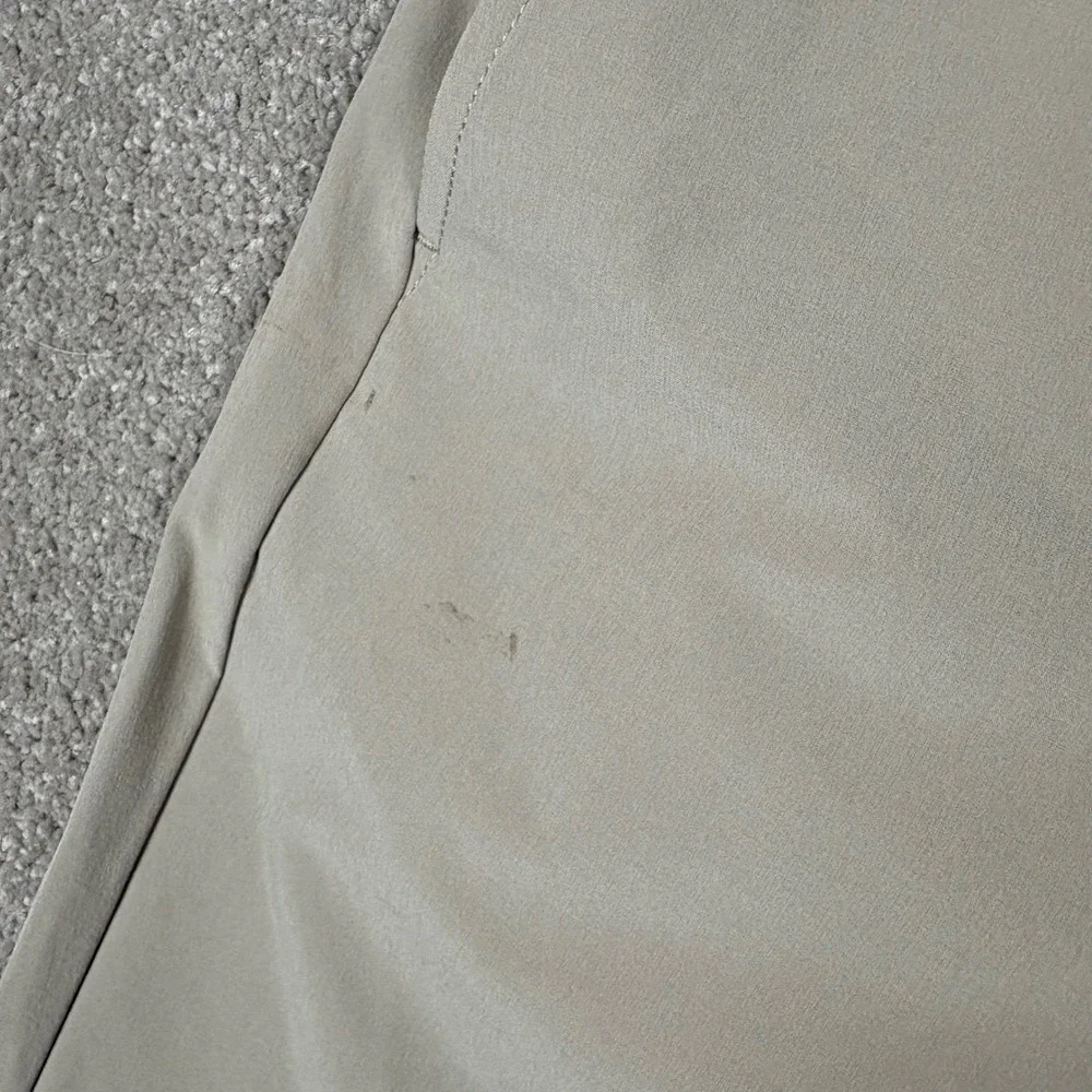 Vineyard Vines Mens Performance Shorts Khaki Tan Size 32 Golf Stretch 8.5 Inseam